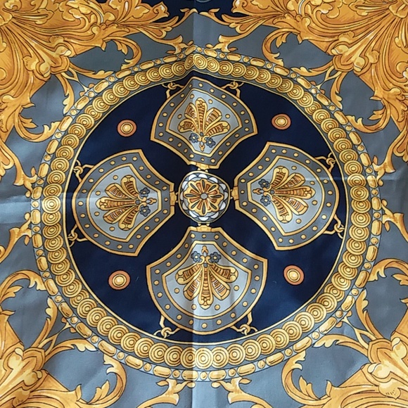 Beautiful Italian Silk Scarf Like New - Picture 3 of 6